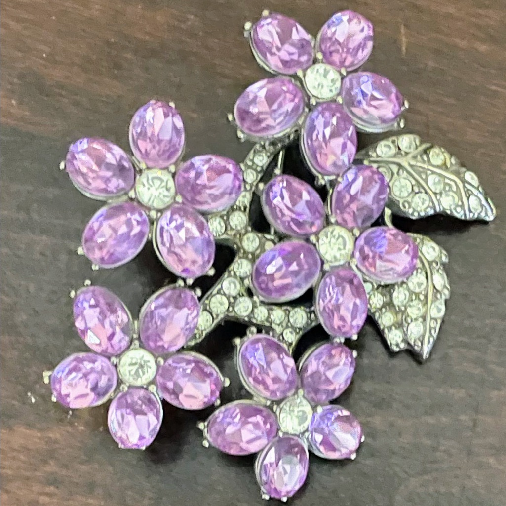 Lavender Rhinestone Flower Brooch Silvertone 8$